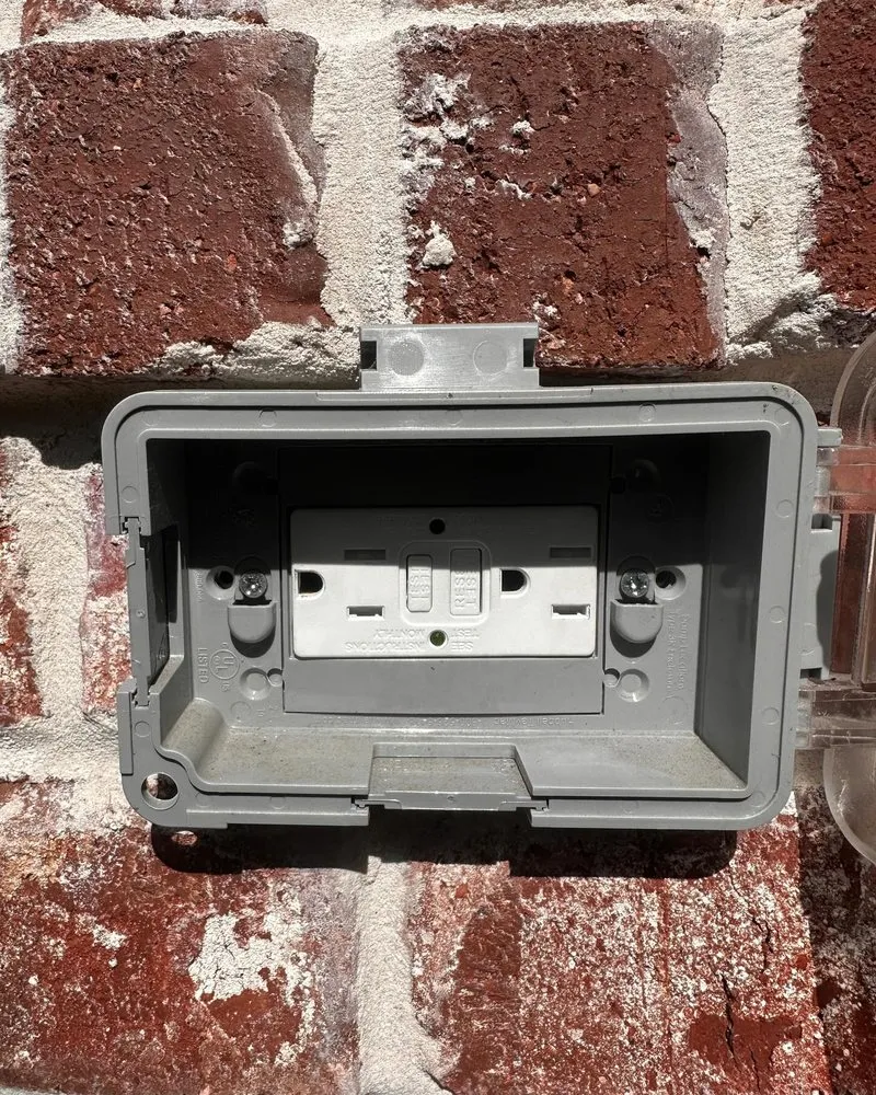 Slide of Melrose Ave Electrical Services