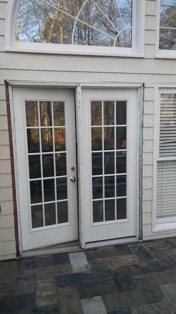 Emergency outlet and switch repair service in ,  - Membrenos Pro Home Repair