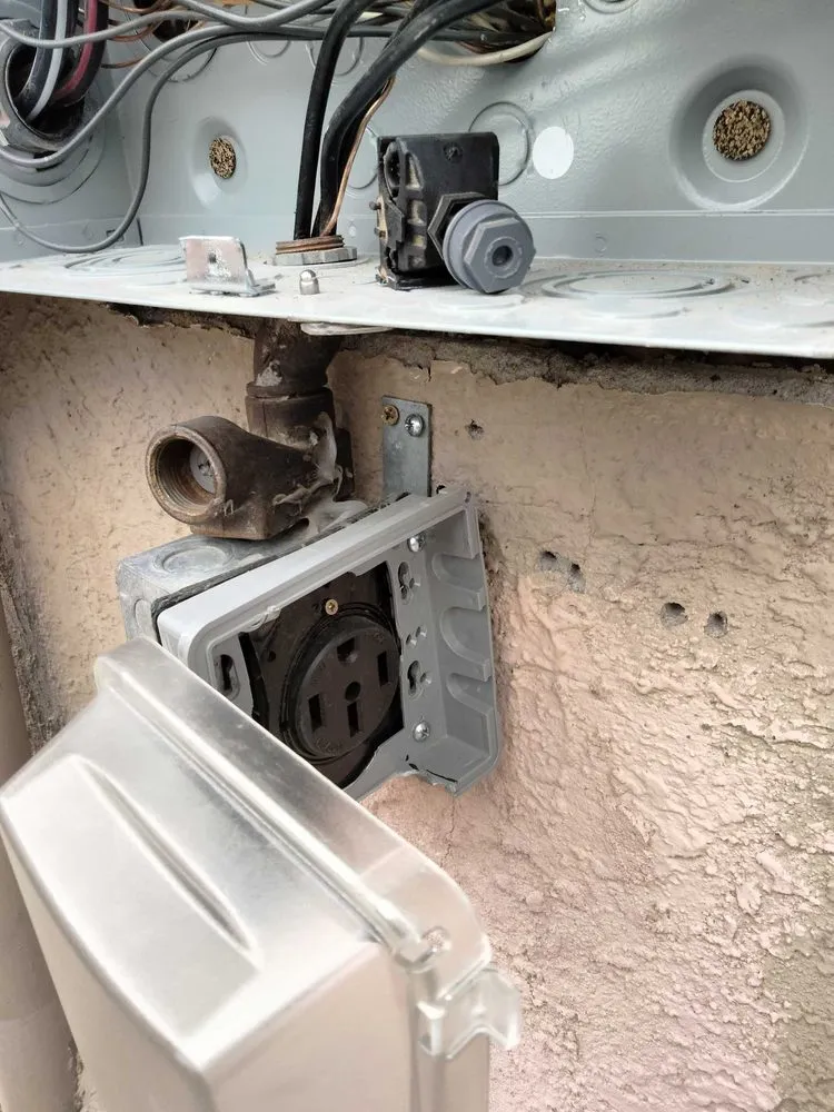 Slide of Mendoza Electric