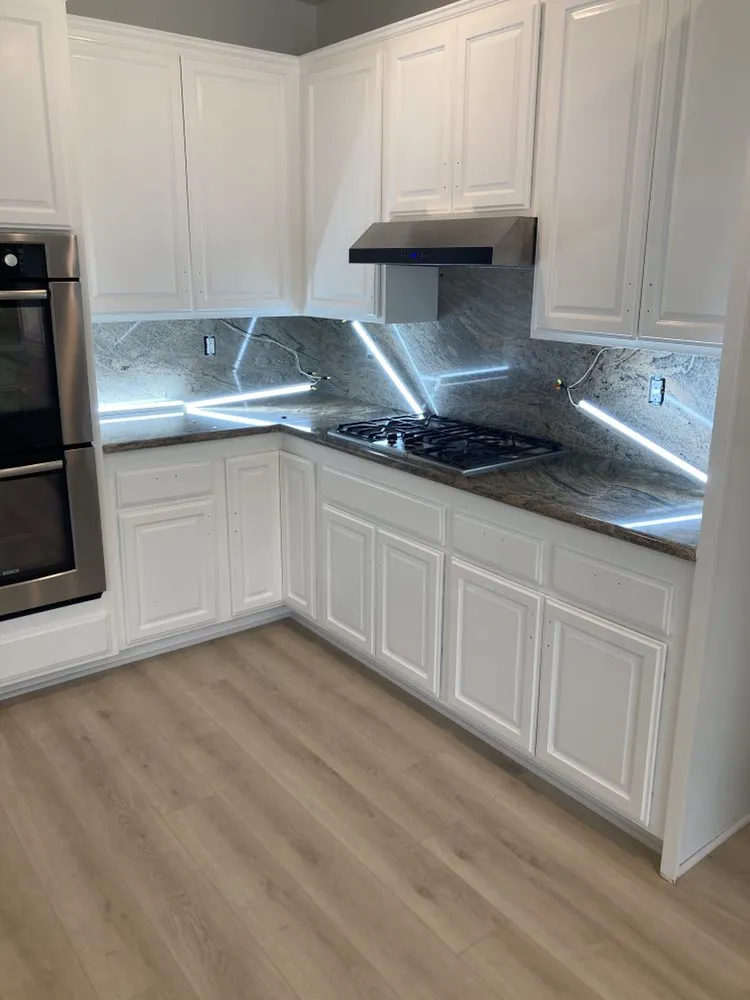 Expert electrician providing emergency electrical service in ,