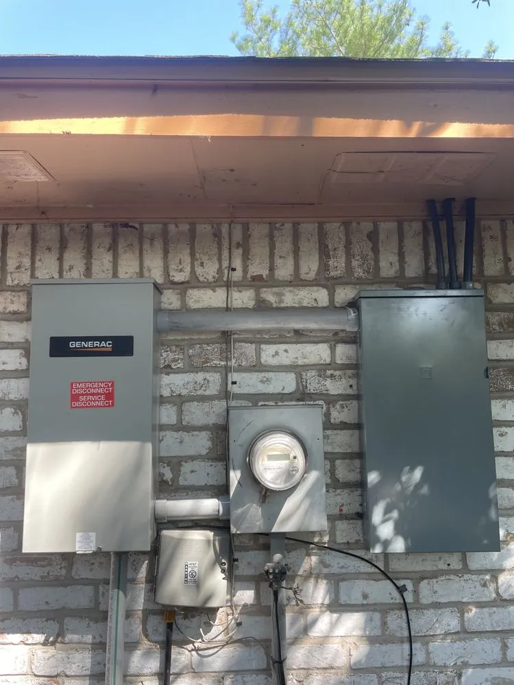 Trusted electrician providing emergency electrical service in , 