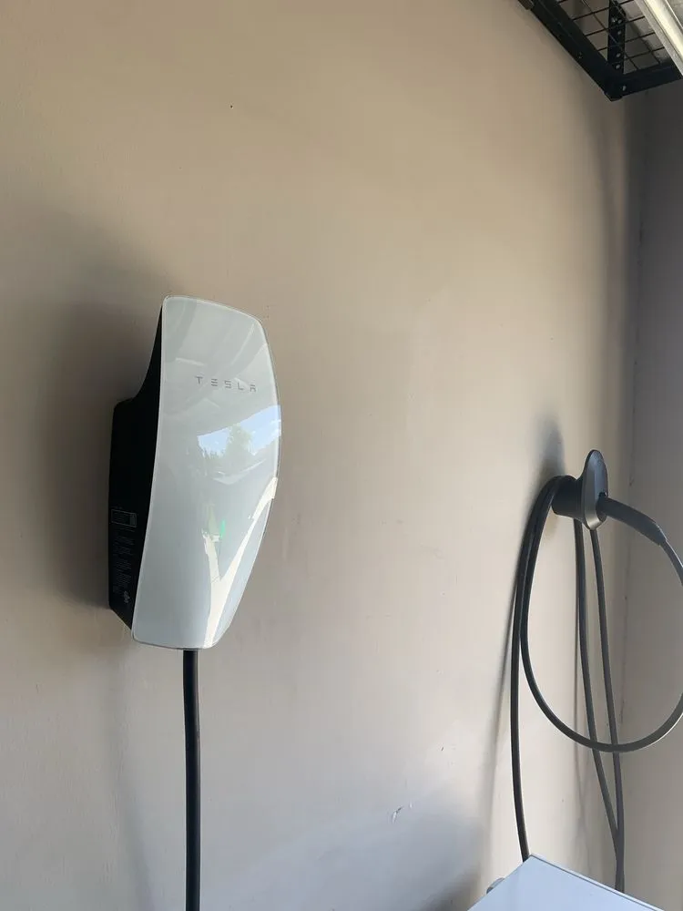 Professional circuit breaker repair service in ,  - Merican Electrical Service