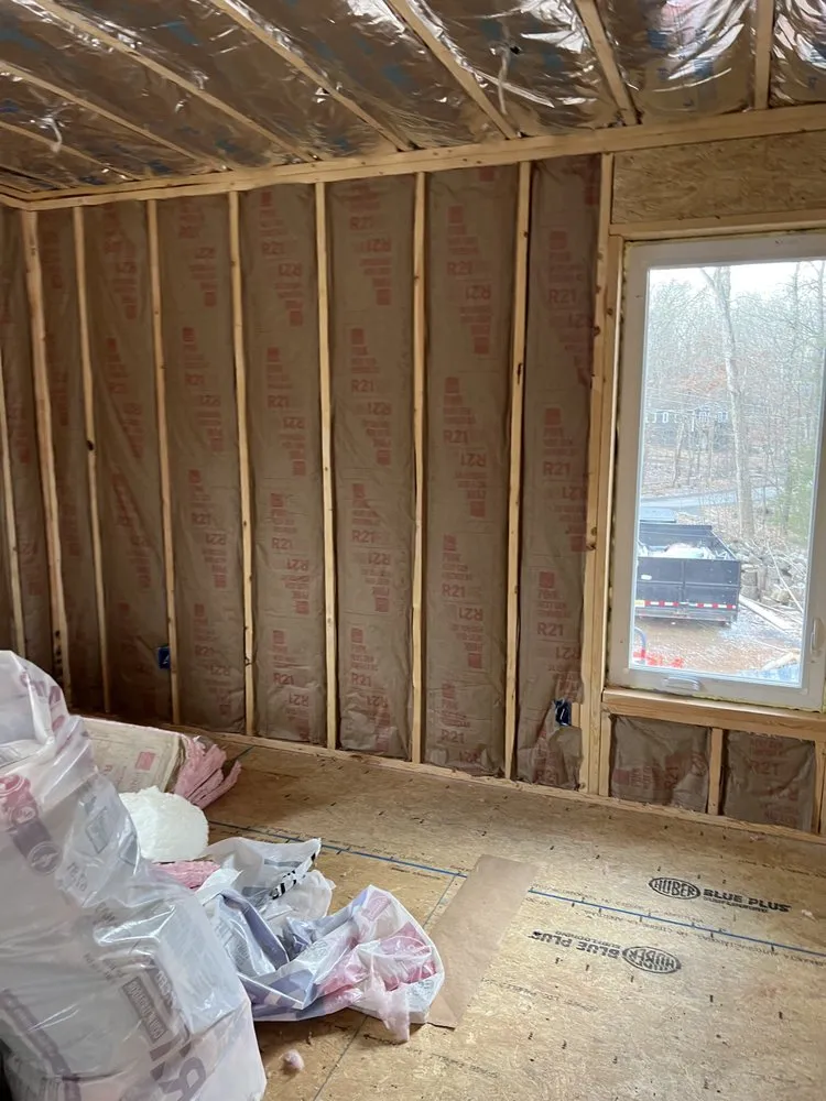 Trusted electrician providing emergency electrical service in , 