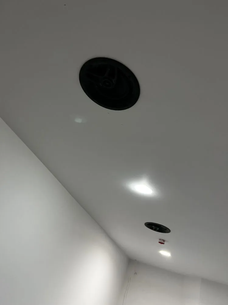 Reliable electrician providing circuit breaker repair in HOLLIS, NY - Metzuyan Handyman
