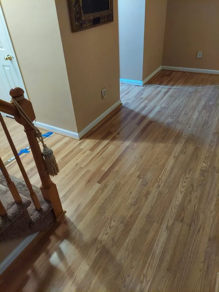 Licensed electrician providing emergency electrical service in , 