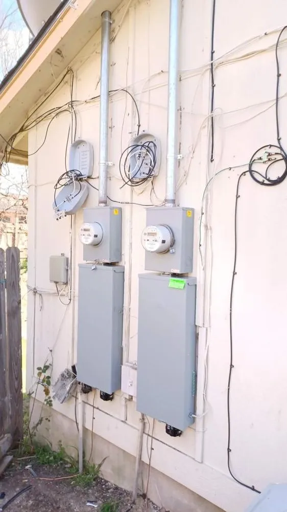 Professional electrician providing emergency electrical service in , 