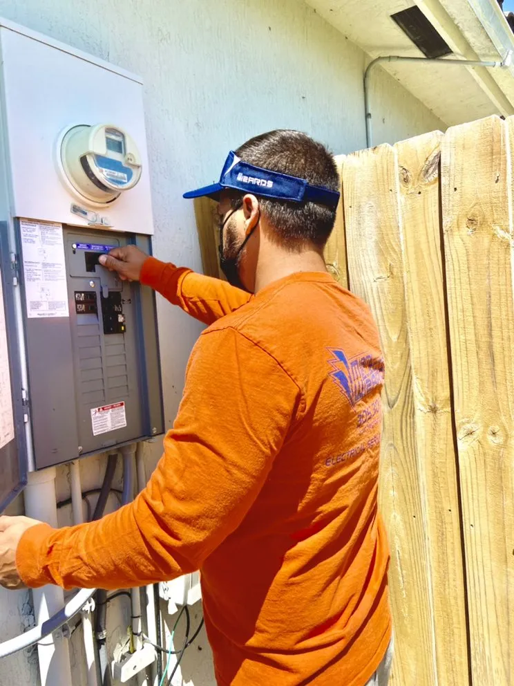 Slide of Miami Electric Wizards