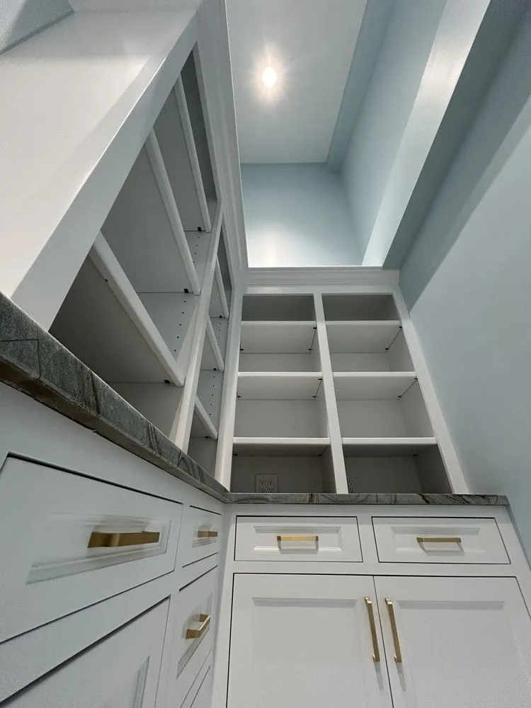 Emergency electrician providing wiring installation in , 