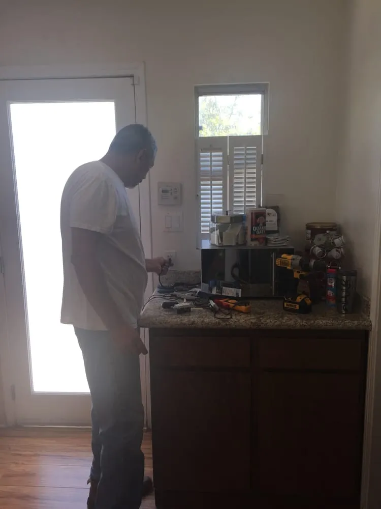 Slide of Mike The Electrician