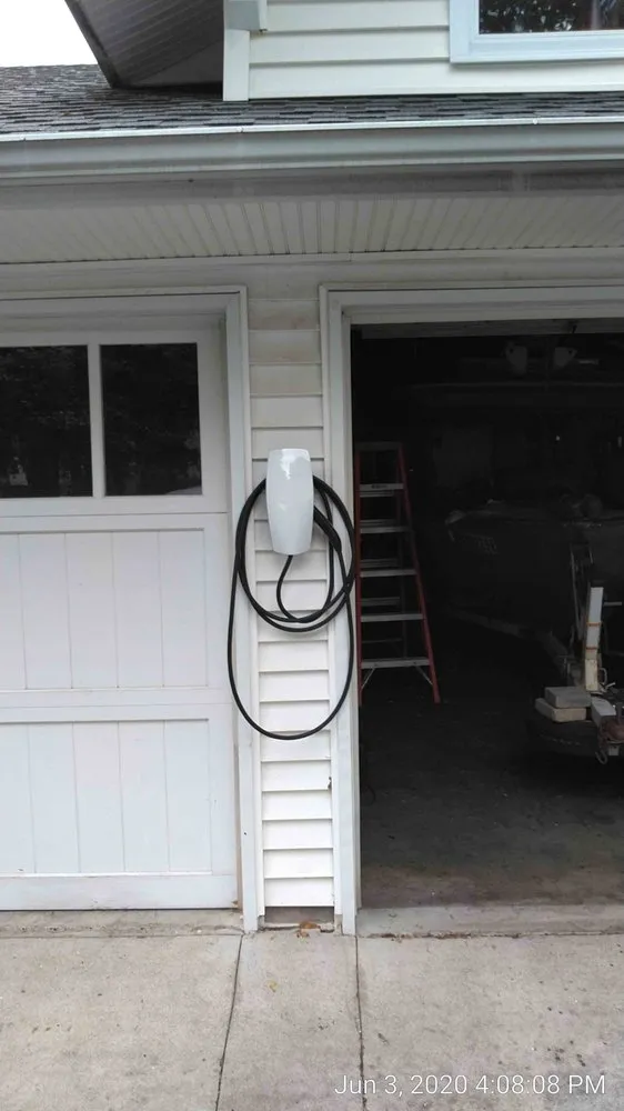 Expert electrician providing wiring installation in , 