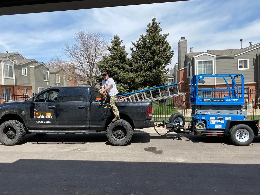 Trusted electrician providing circuit breaker repair in , 