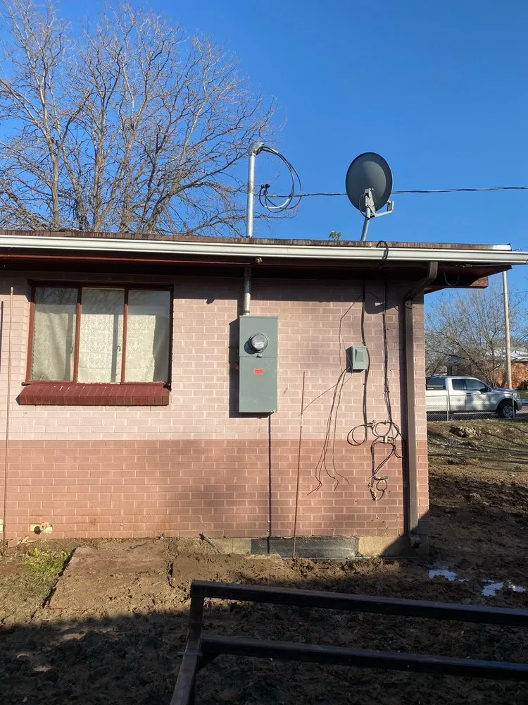 Expert electrician providing circuit breaker repair in , 