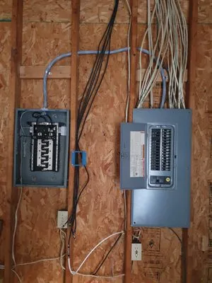 Mili Amp Electric Logo