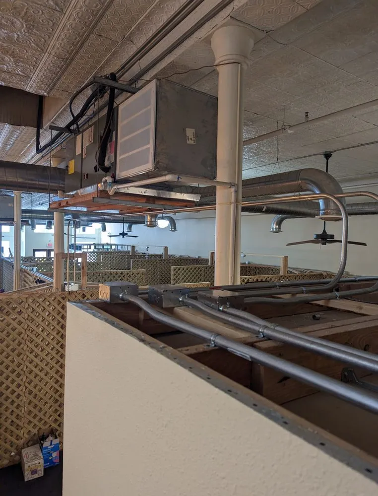 Certified electrician providing circuit breaker repair in ,