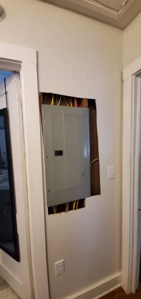 Affordable electrician providing electrical repair in , 