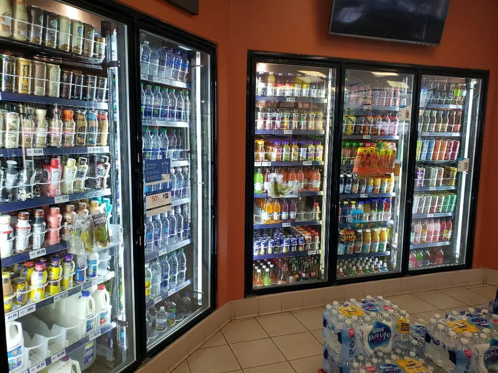 Emergency electrician providing electrical repair in , 