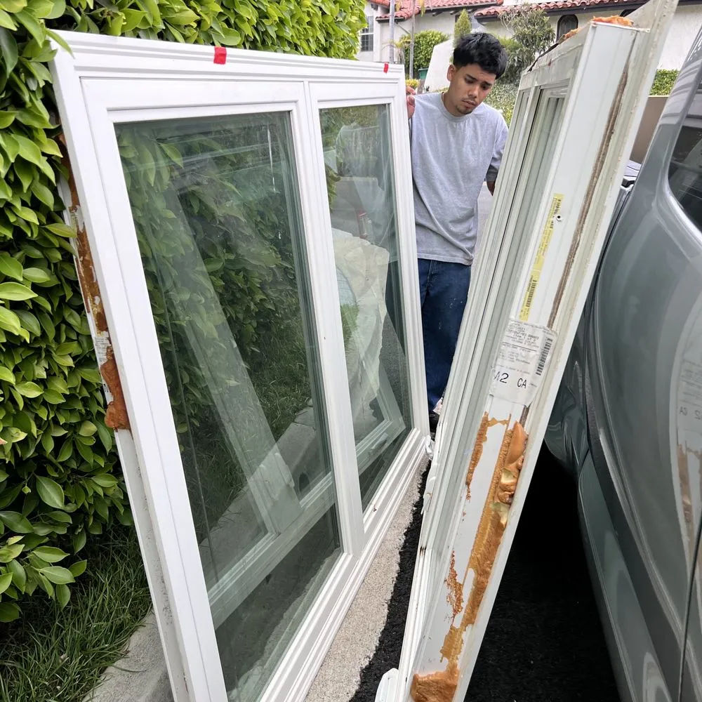 Professional electrician providing lighting installation in , 