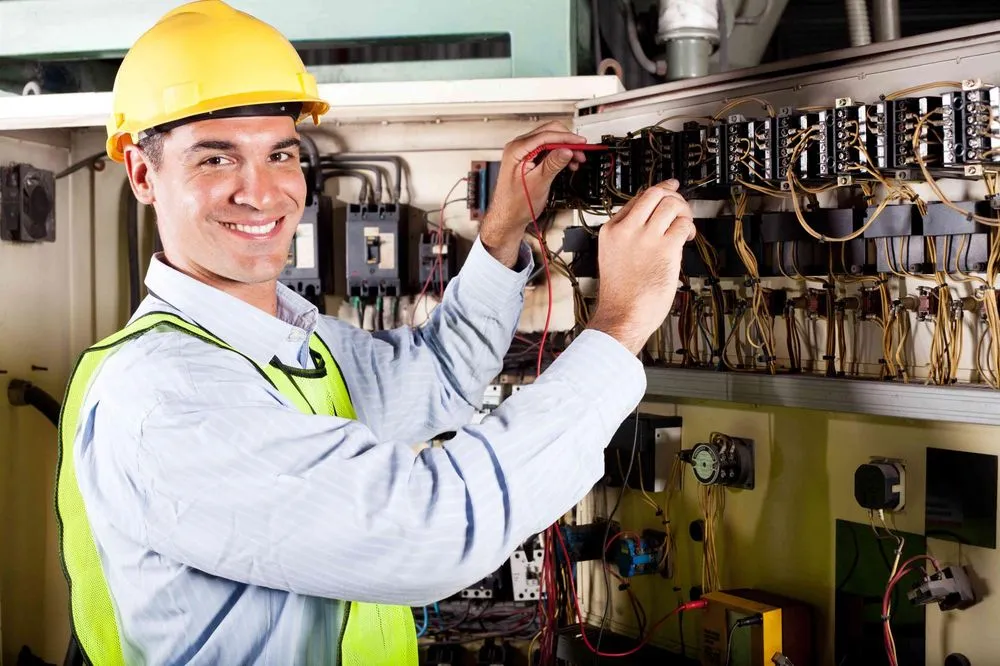 Licensed electrical repair service in St Francis, WI - Milwaukee LED