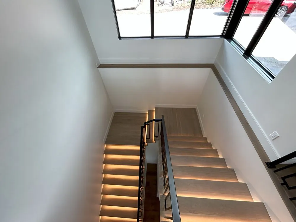 Slide of Mint Electric