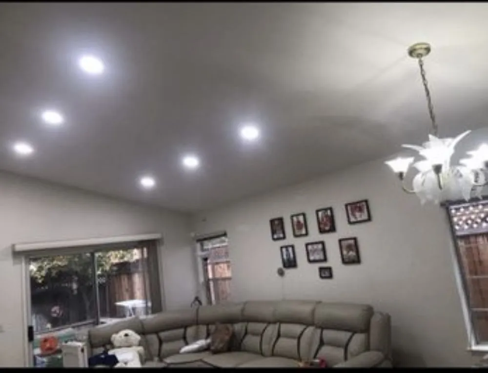 Slide of Mireya Electric