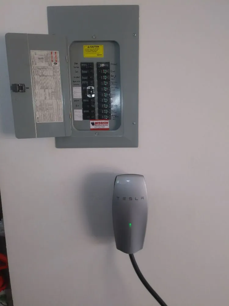 Affordable electrician providing circuit breaker repair in , 