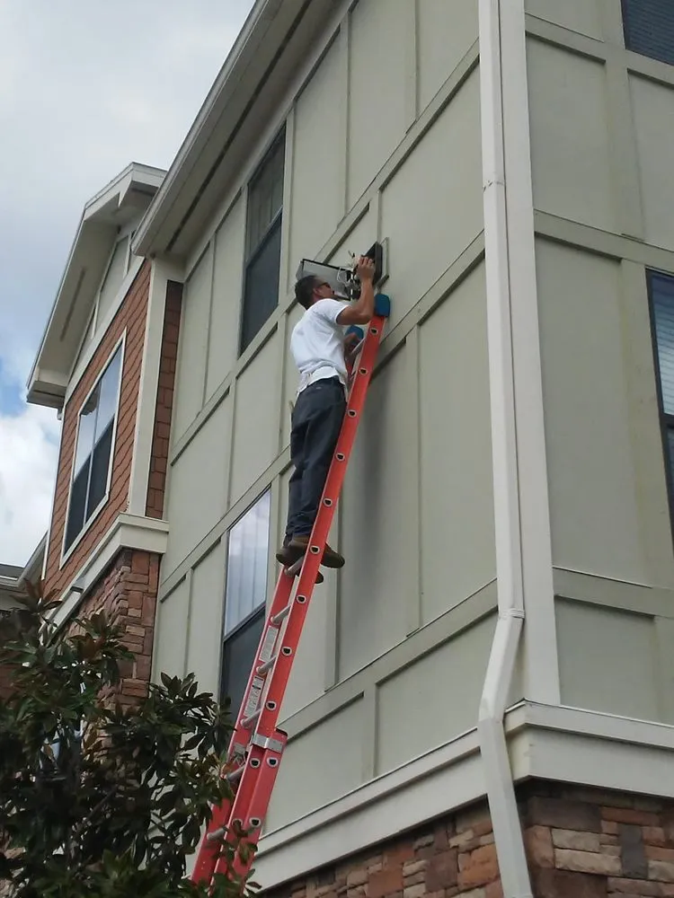 Certified electrician providing lighting installation in , 