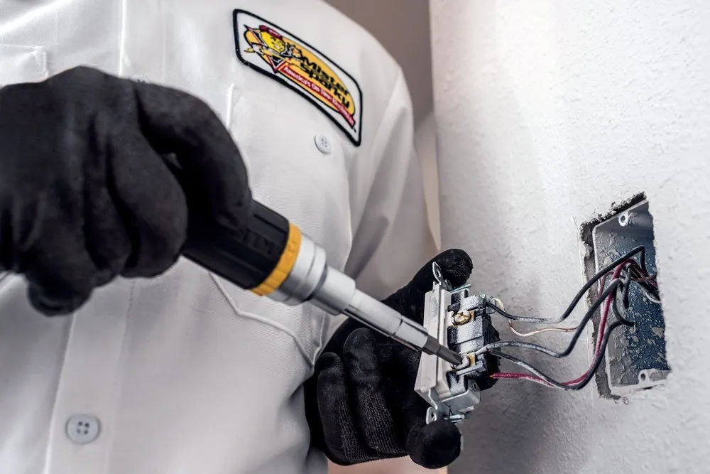 Licensed electrician providing electrical repair in North Orlando, FL - Mister Sparky of North Orlando