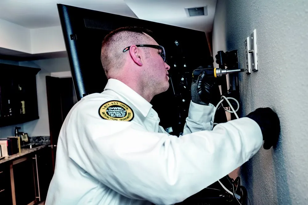 Emergency electrician providing lighting installation in , 