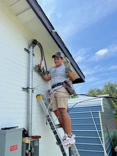 Emergency electrician providing wiring installation in ,