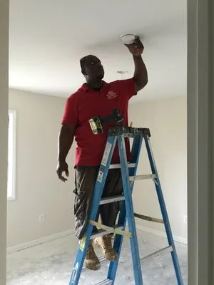 MJH Home Improvements Logo