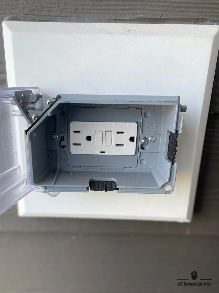 Reliable electrician providing circuit breaker repair in ,