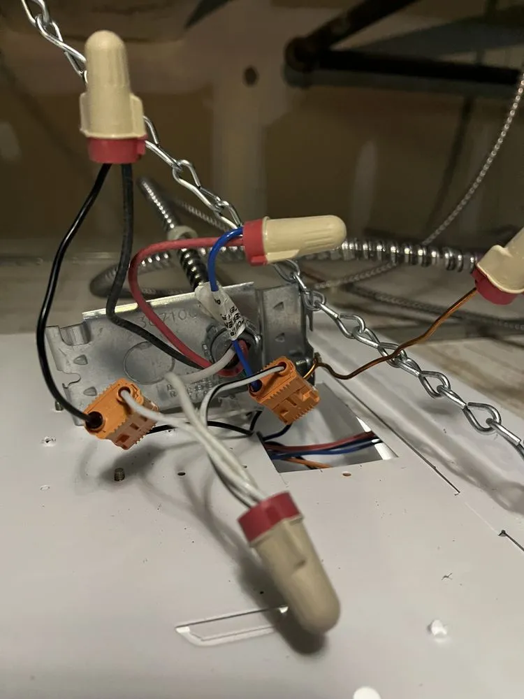 Affordable electrician providing emergency electrical service in , 