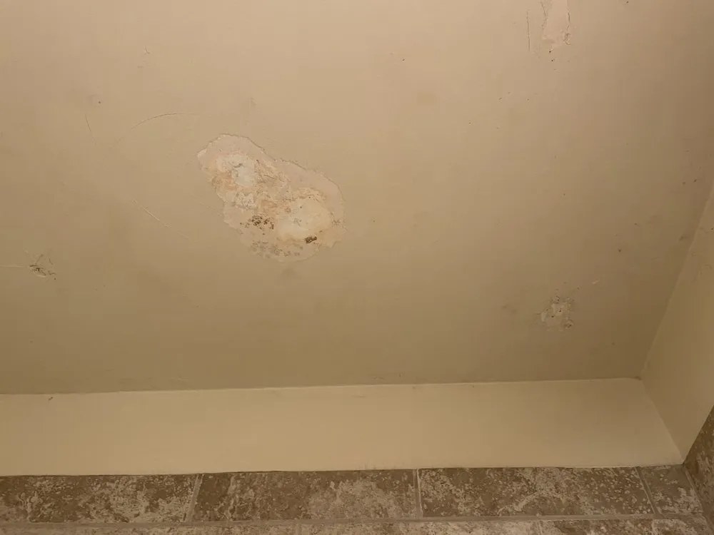 Licensed outlet and switch repair service in Maui, HI - M&M Handyman