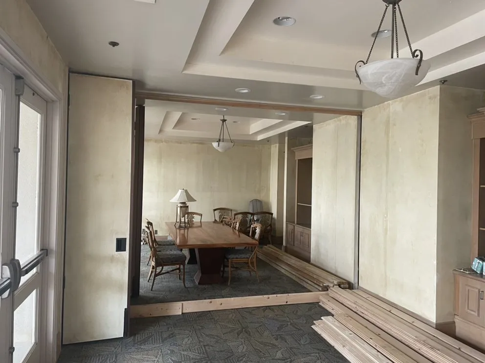 Certified electrician providing circuit breaker repair in Maui, HI - M&M Handyman
