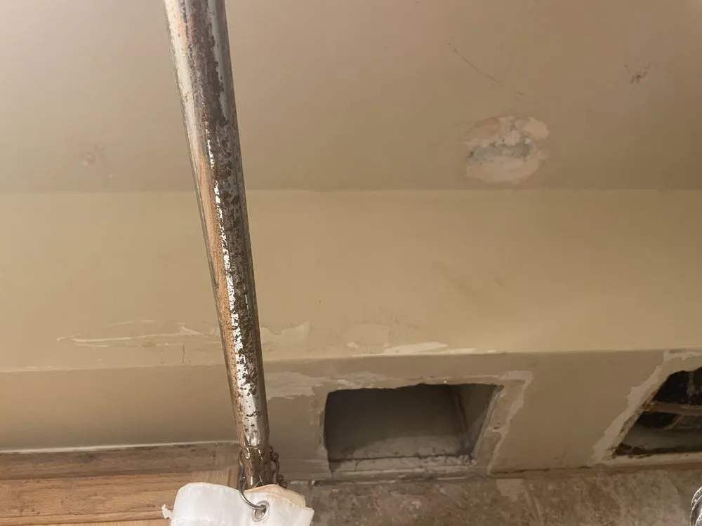 Expert electrician providing circuit breaker repair in Maui, HI - M&M Handyman