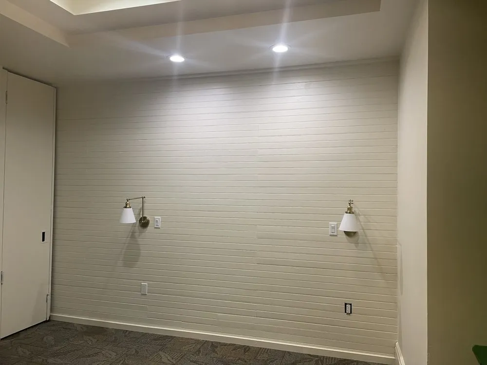 Expert electrician providing electrical repair in Maui, HI - M&M Handyman