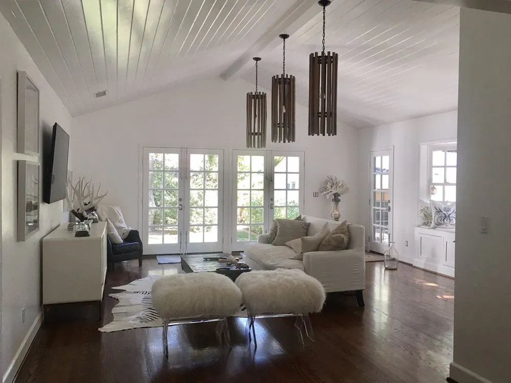 Expert outlet and switch repair in La Crescenta-Montrose, CA by MMR Electric
