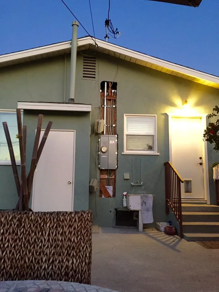 Affordable emergency electrical service in La Crescenta-Montrose, CA by MMR Electric