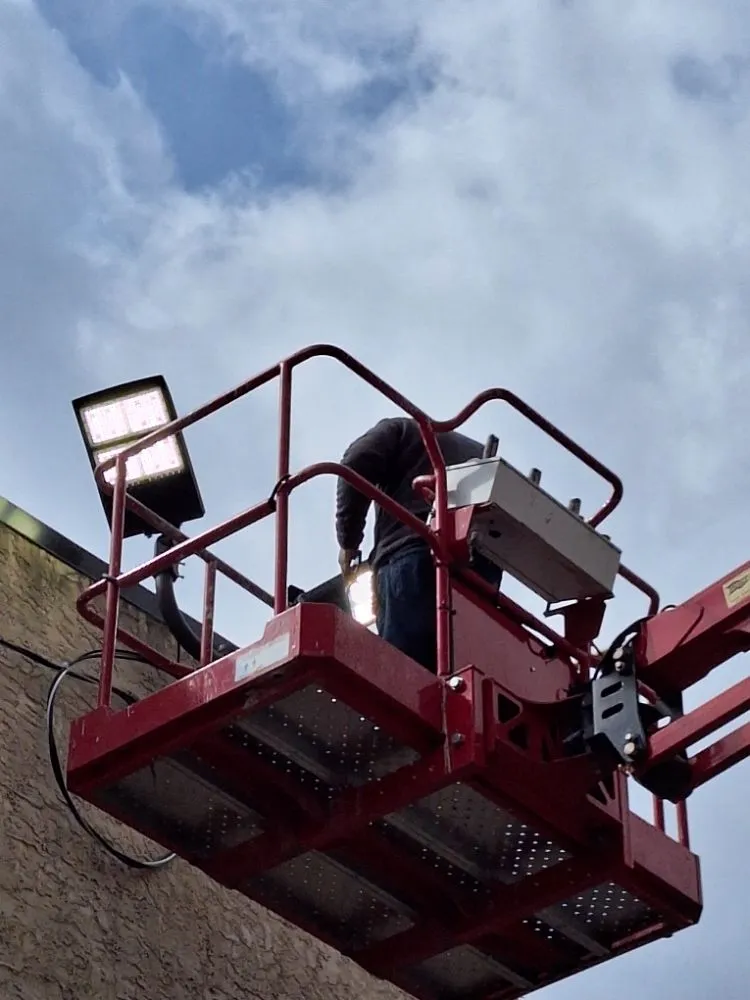 Slide of Mo Handyman