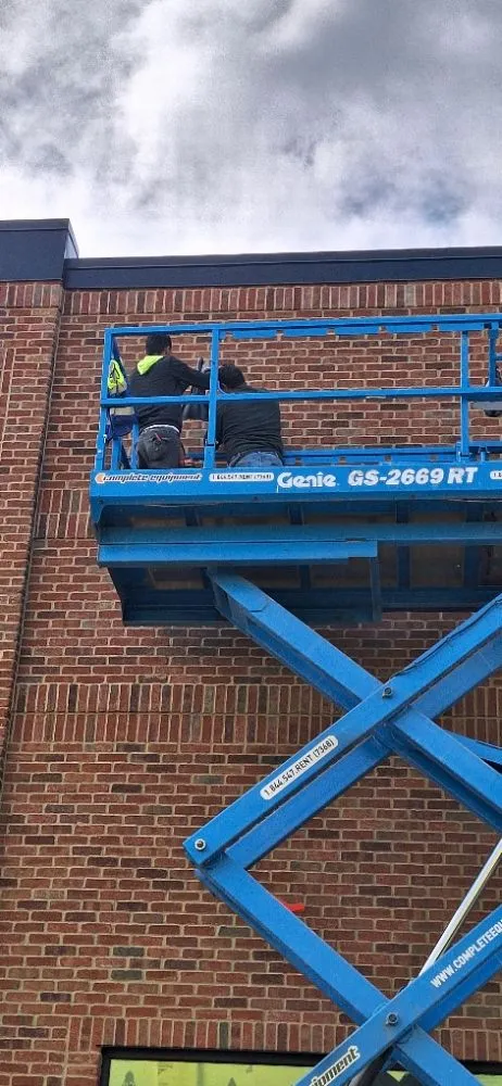 Slide of Mo Handyman