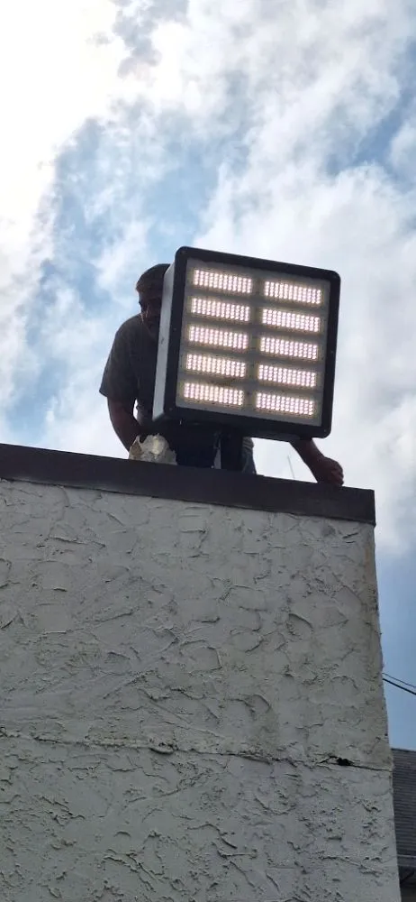 Slide of Mo Handyman