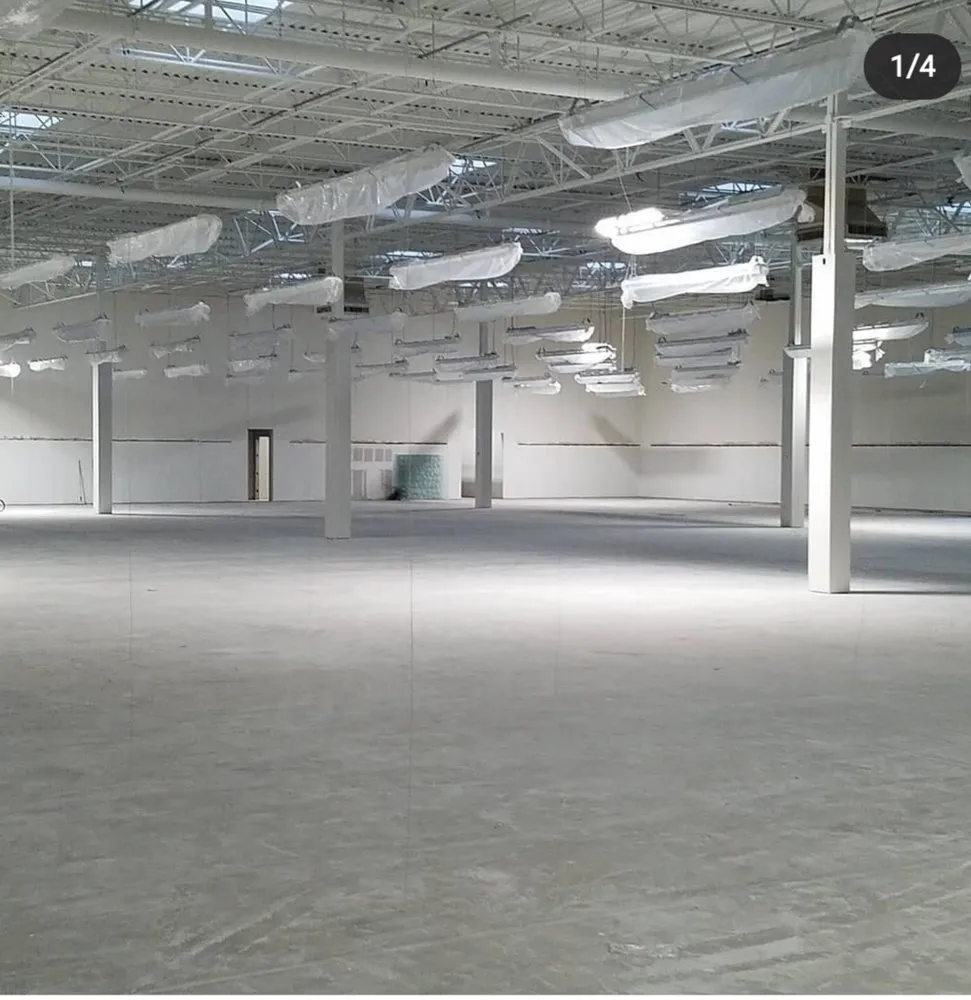 Expert electrician providing electrical repair in , 