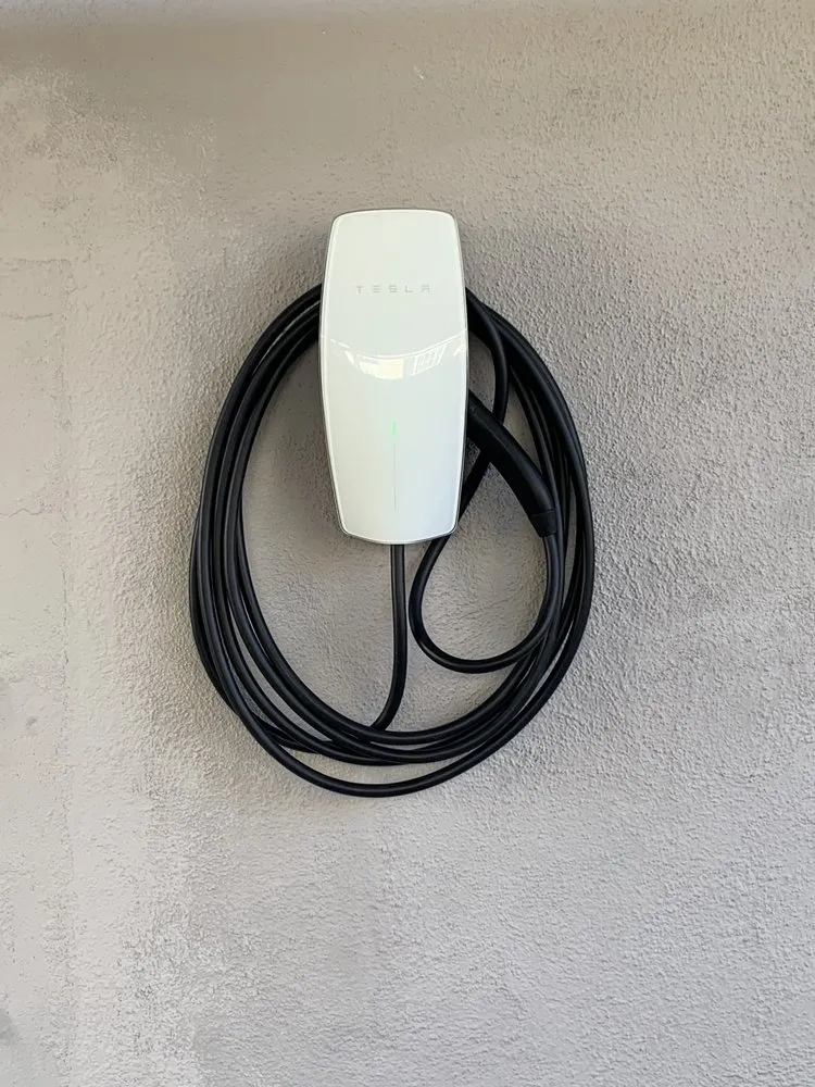 Licensed outlet and switch repair service in ,  - Modern America Electric