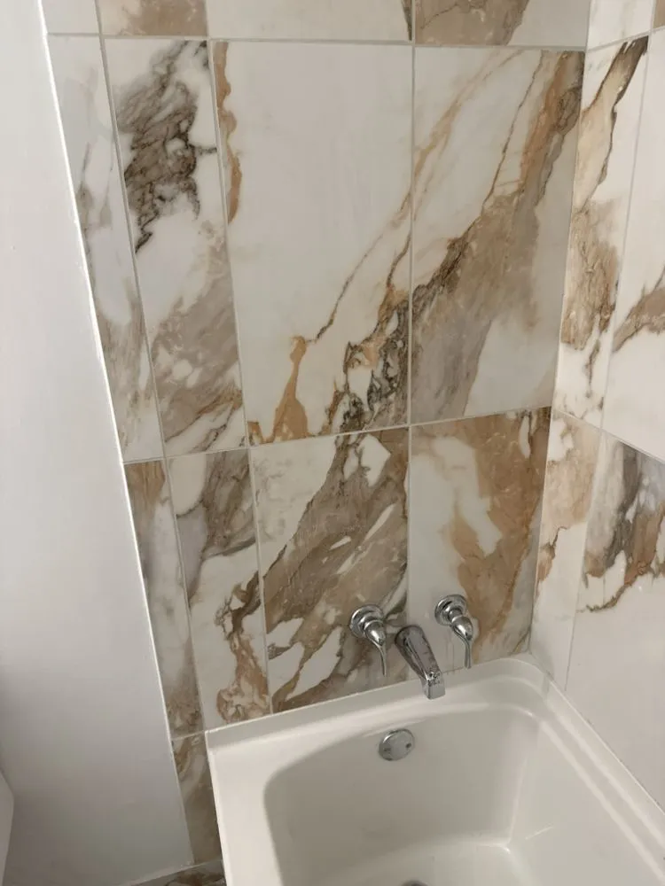 Emergency electrical service for homes in lighting installation,  by 