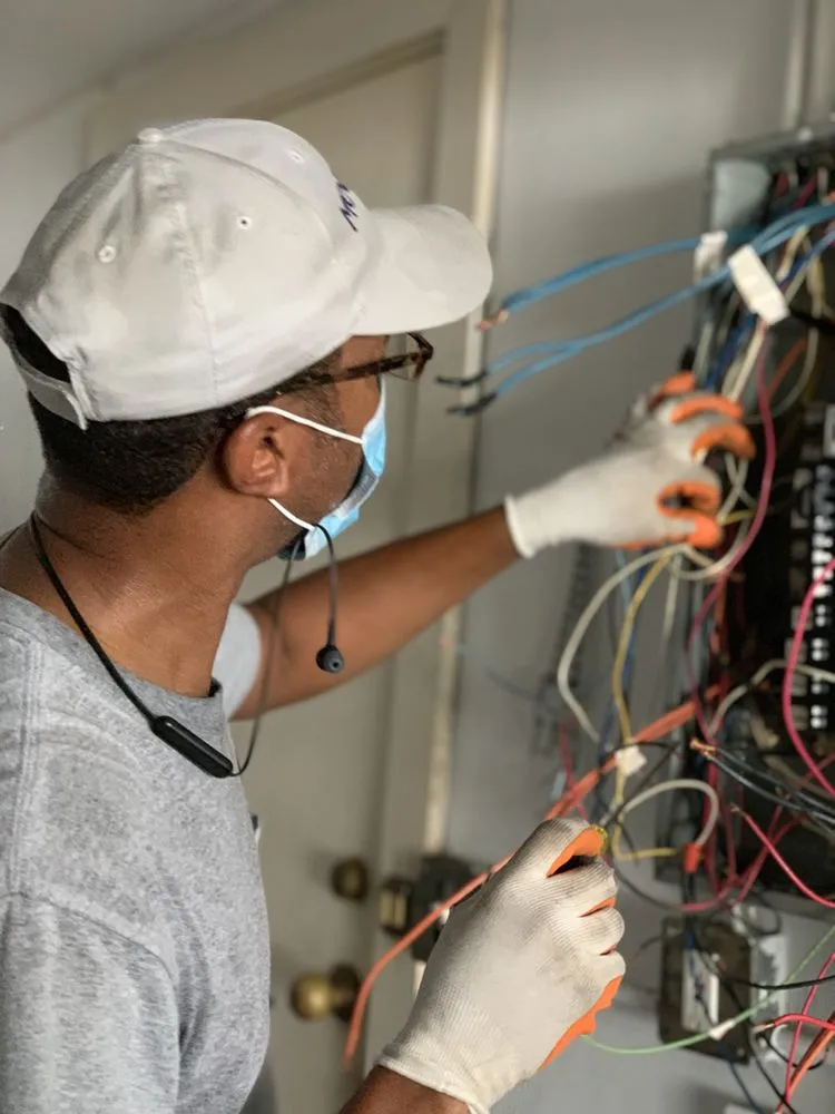 Slide of Modeste Electric