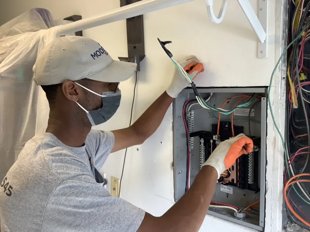 Slide of Modeste Electric