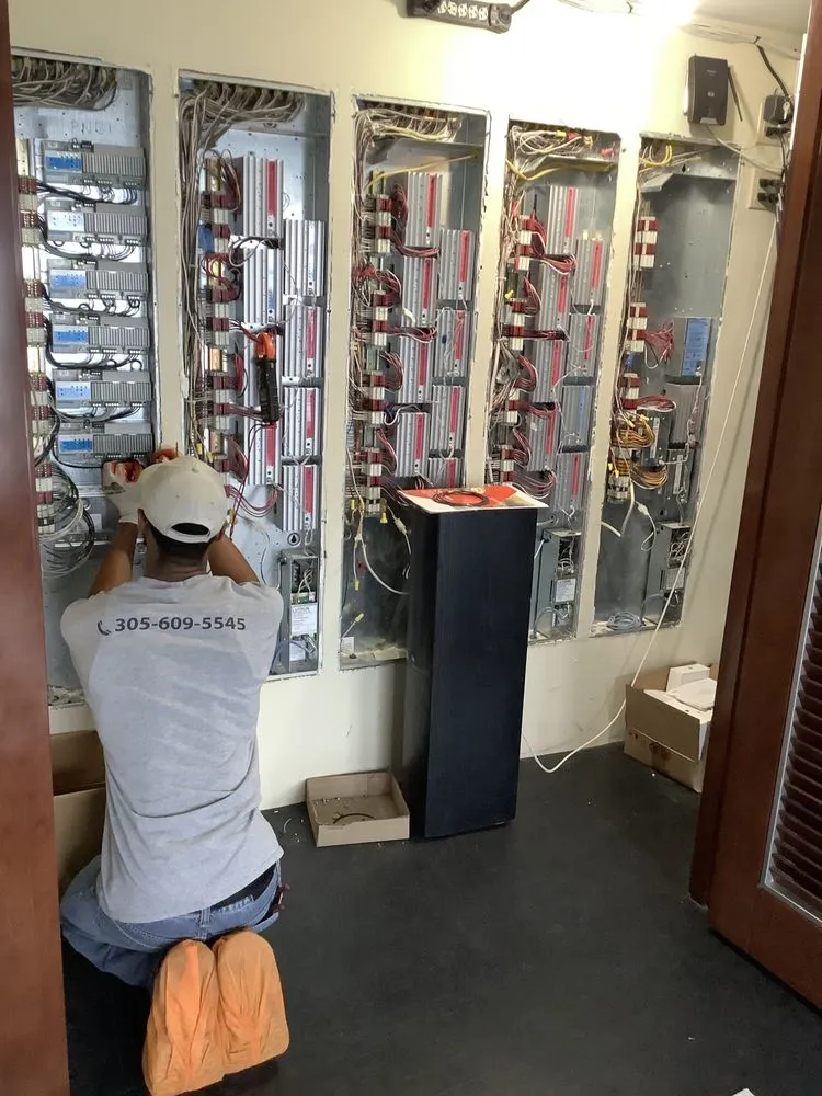 Slide of Modeste Electric