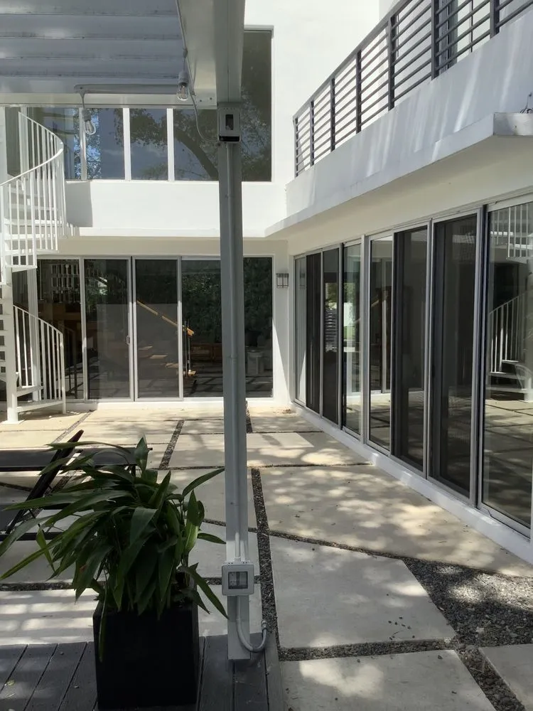 Slide of Modeste Electric