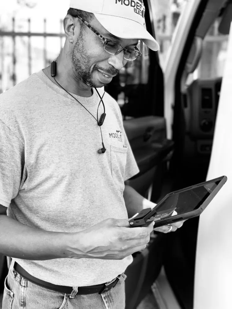 Slide of Modeste Electric