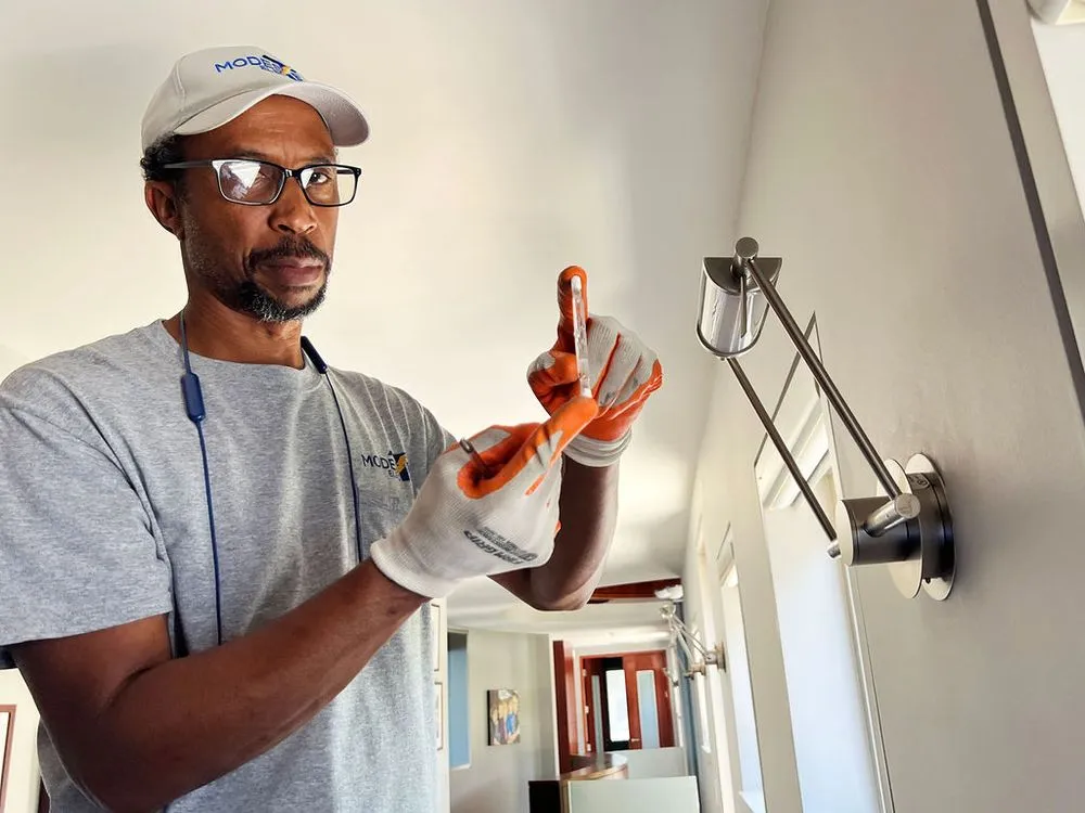 Slide of Modeste Electric